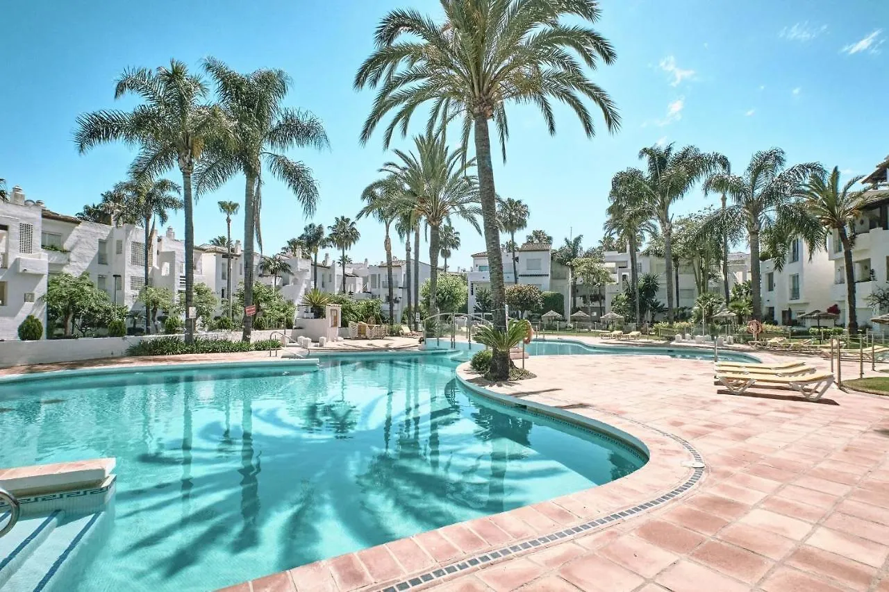 Cozy Beach Side Apartment With Pool Estepona