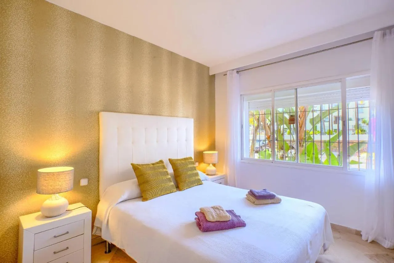 Cozy Beach Side Apartment With Pool Estepona
