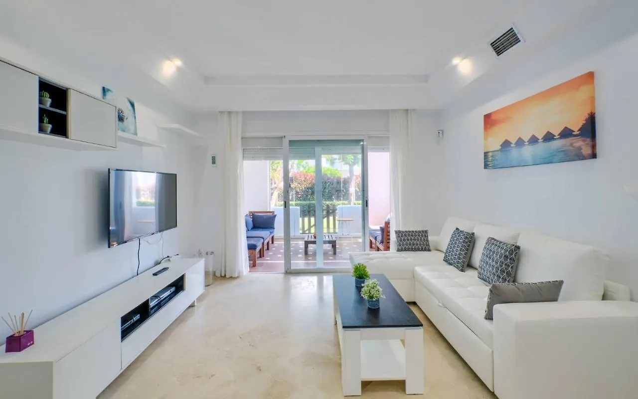 Cozy Beach Side Apartment With Pool Estepona Spain