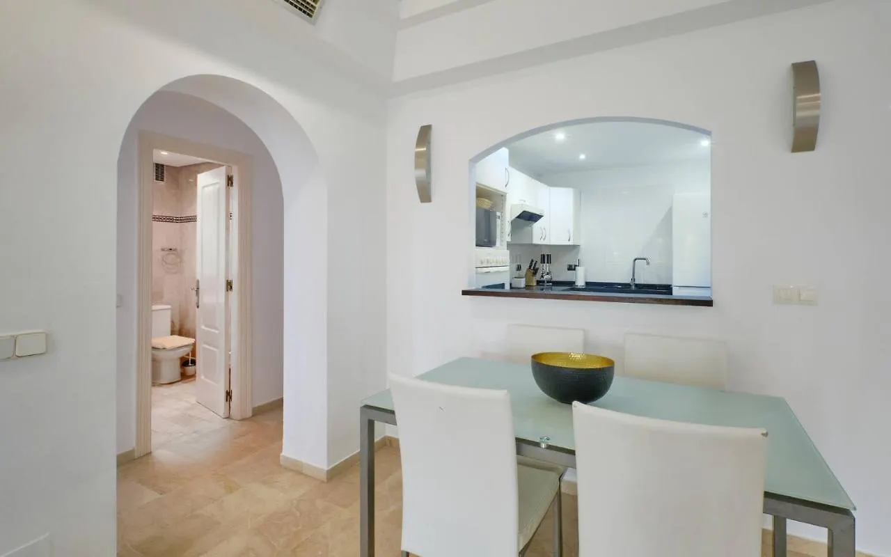 Cozy Beach Side Apartment With Pool Estepona