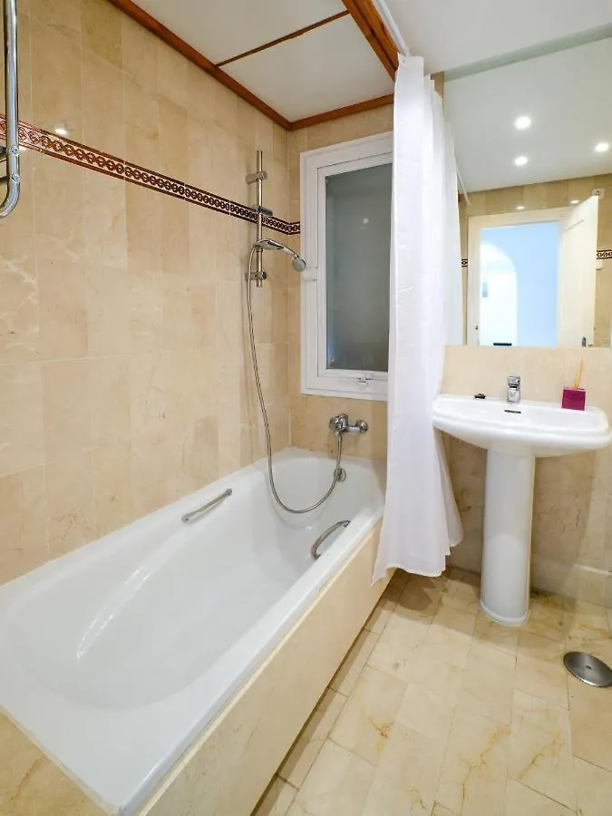 Cozy Beach Side Apartment With Pool Estepona