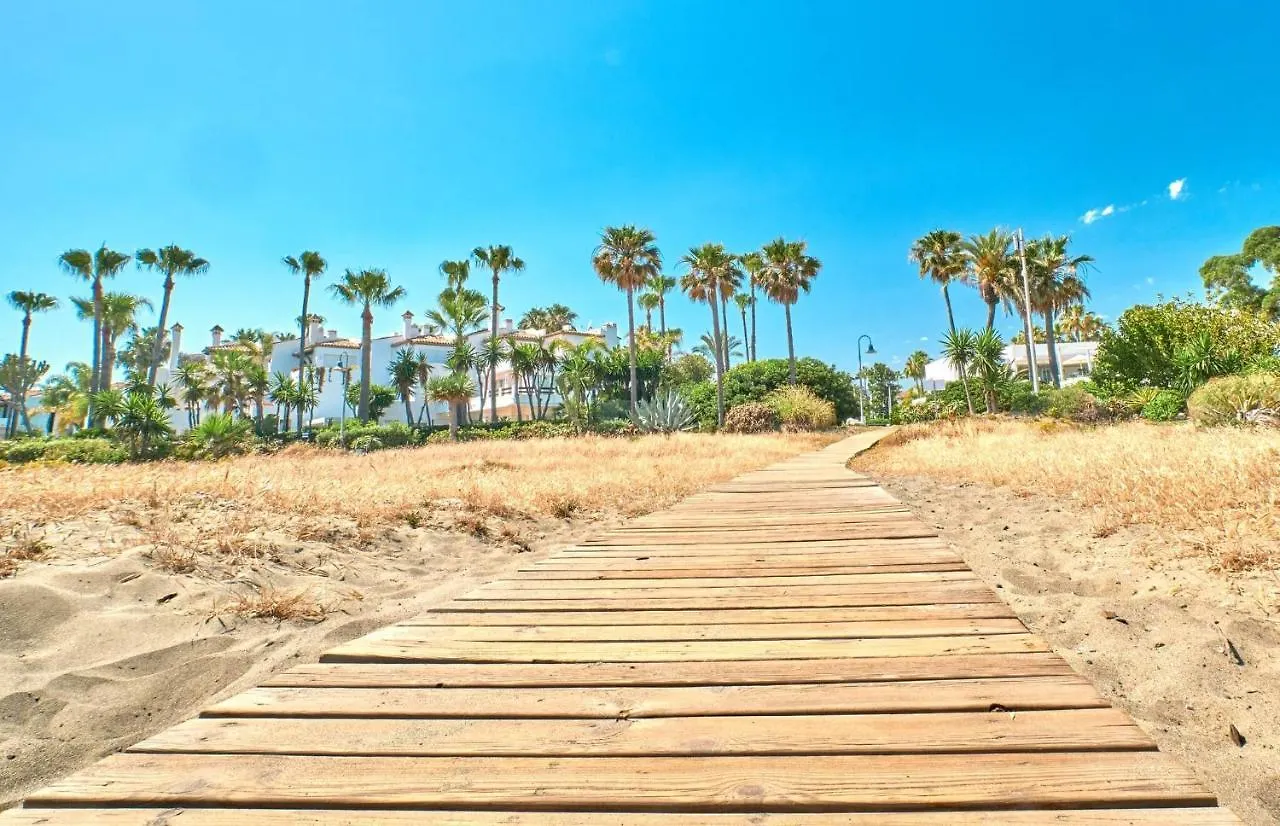 Cozy Beach Side Apartment With Pool Estepona Spain