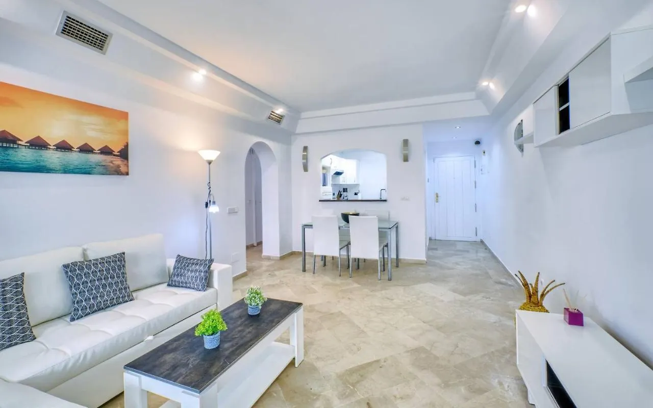 Cozy Beach Side Apartment With Pool Estepona Spanien